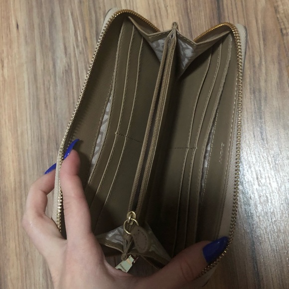 DKNY wallet - Picture 3 of 3